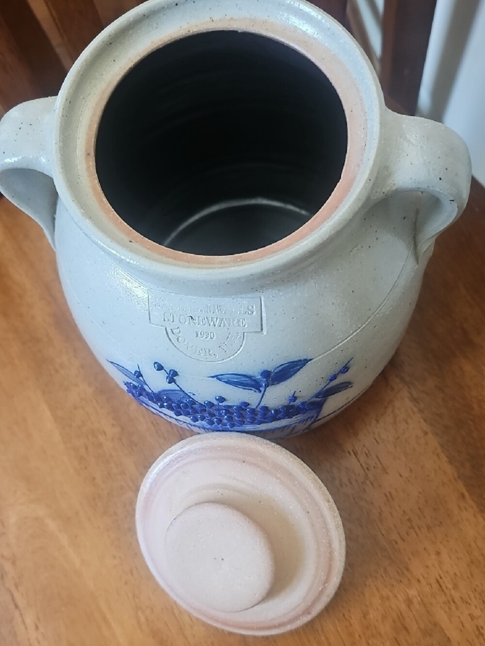 Salmon Falls Pottery Covered Pot💙 - Picture 3 of 3